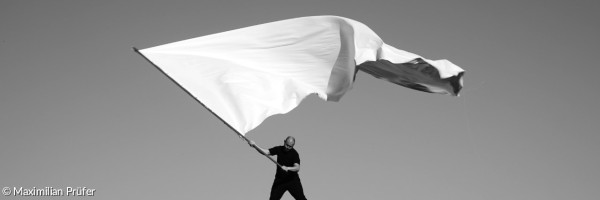 Maximilian Prüfer schwenkt die weiße Fahne
